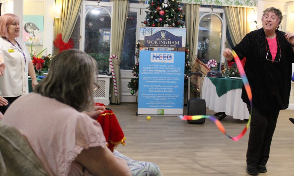 Cathy Valentine from Circus Scene entertaining residents