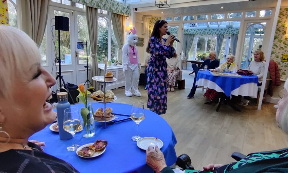 Singer entertaining residents and family members